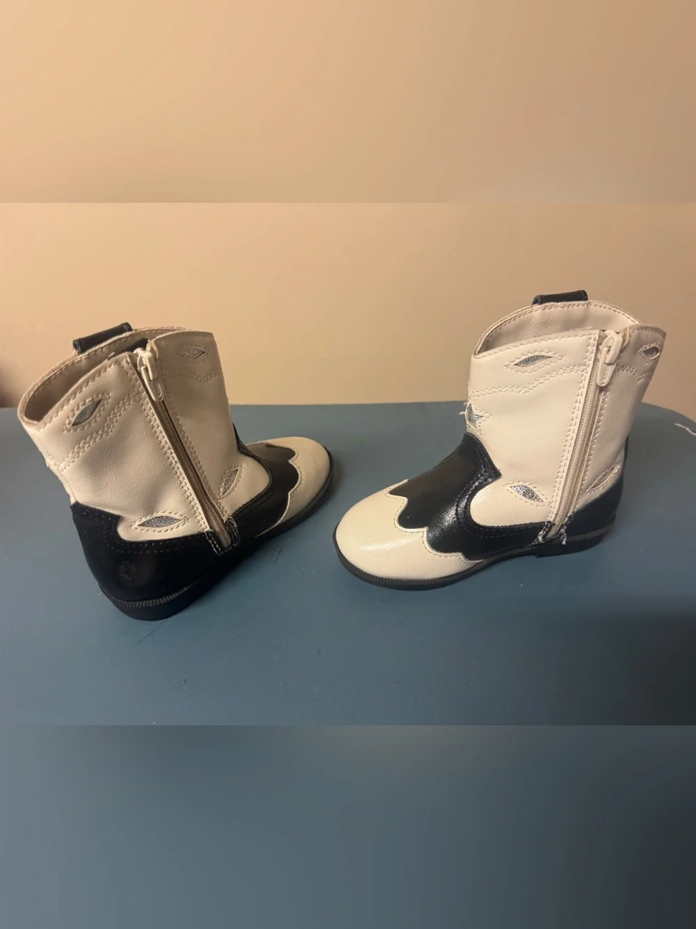 Zara Crème and black leather boots toddlers girl size 5